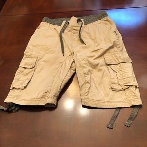 Men’s khaki cargo shorts NWOT